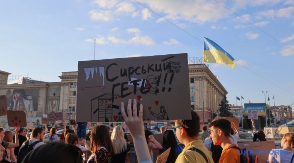 У столиці та інших населених пунктах четвертий день поспіль не вщухають демонстрації через звільнення Федорова 24