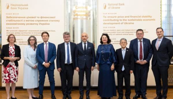 Глави дипломатичних місій країн G7 провели переговори з керівником Національного банку щодо дотримання Україною плану Міжнародного валютного фонду. 2