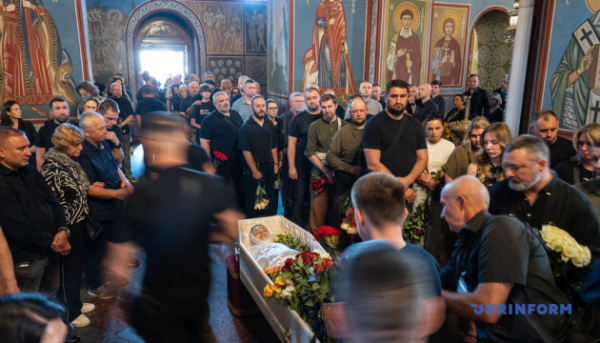 У Києві відбулося прощання з комунікаційницею УДО Валентиною Савіцькою, яка загинула внаслідок обстрілу РФ 2 / span class=