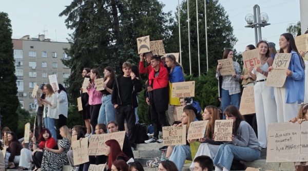 Шостий день поспіль у Києві та інших містах не вщухають протести. 9