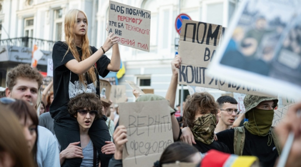 Протягом п'яти днів по всій Україні, зокрема в Києві, не припиняються акції протесту. 30