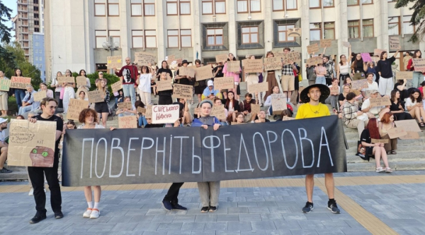 Протягом п'яти днів по всій Україні, зокрема в Києві, не припиняються акції протесту. 37