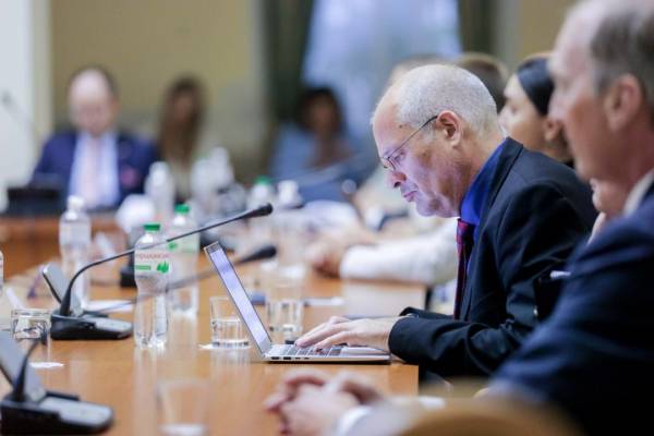 Шмигаль обговорив із представниками німецьких компаній перспективи відбудови захисної споруди на Чорнобильській АЕС. 7