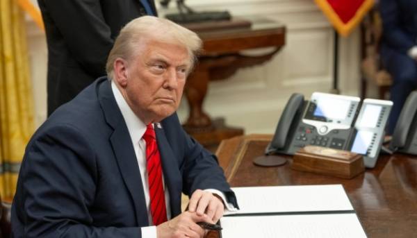 Трамп заявив, що мита врятували автомобільну промисловість США, та знову пригрозив Канаді. 2 Трамп заявив, що мита врятували автомобільну промисловість США, та знову пригрозив Канаді. 2