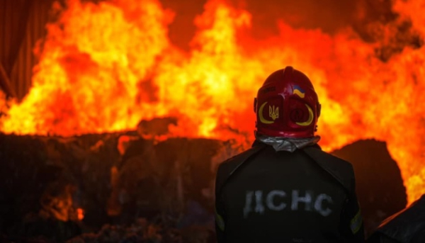Вогняні інциденти в столиці: наслідки ракетного удару Росії, є травмовані у двох районах.