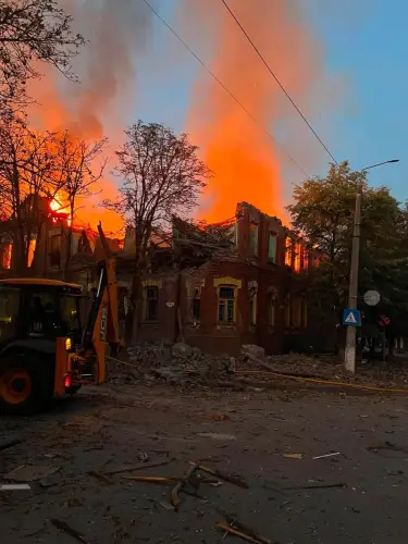 Російський авіаснаряд знищив старовинний «Друкарський двір» у Слов’янську