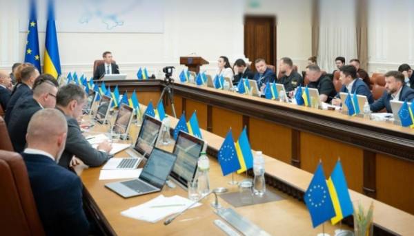 Кабінет міністрів полегшив процес вивезення автомобілів, зібраних в Україні. 2 Кабінет міністрів полегшив процес вивезення автомобілів, зібраних в Україні. 2