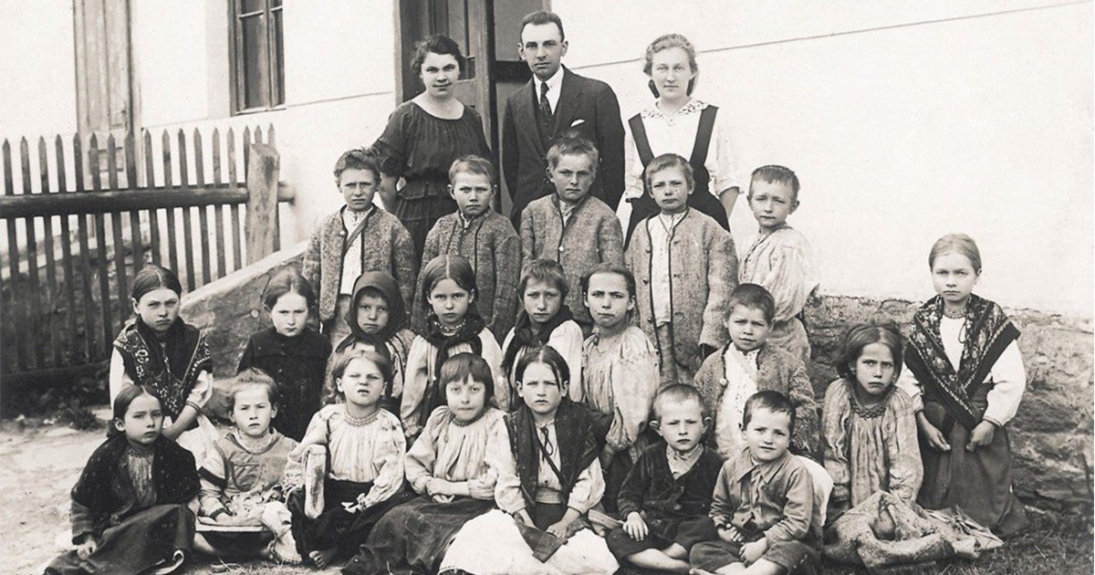 Головна 93 Андрійко та Олюнька прямують до школи. Галина Пагутяк