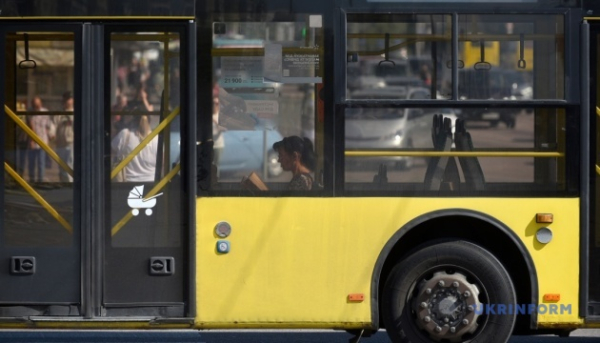 Через ворожу атаку у Києві можливі зміни руху автобусів
