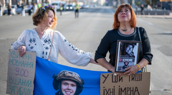 На головній площі країни вшанували пам'ять загиблих оборонців хвилиною тиші 22