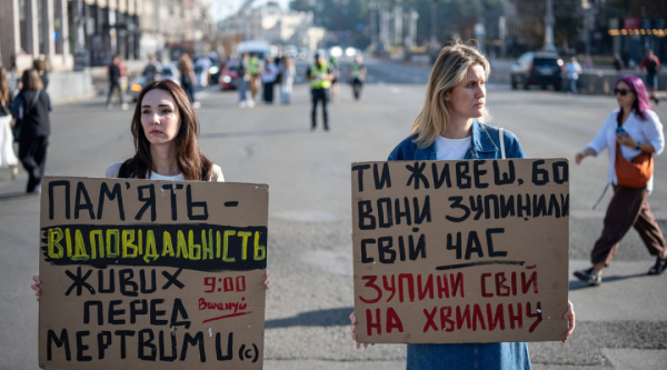На головній площі країни вшанували пам'ять загиблих оборонців хвилиною тиші 21