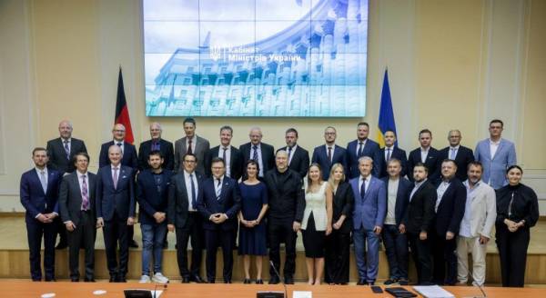 Шмигаль обговорив із представниками німецьких компаній перспективи відбудови захисної споруди на Чорнобильській АЕС. 6