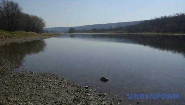Через зниження рівня води в Дністрі Україна та Молдова домовилися зменшити скиди з водосховища. 2 Через зниження рівня води в Дністрі Україна та Молдова домовилися зменшити скиди з водосховища. 2