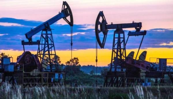 Нафта дешевшає через прогнози щодо зниження світового попиту в поточному році.