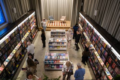 У Львові запрацювала книгарня «Сенс» 12