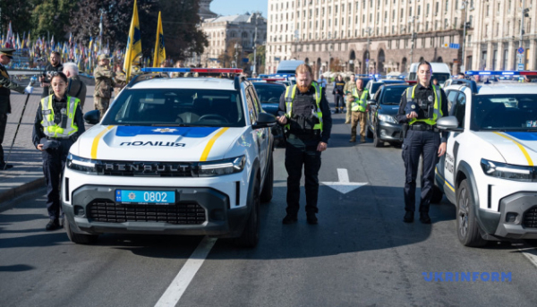 На головній площі країни вшанували пам’ять загиблих оборонців хвилиною тиші