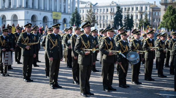 На головній площі країни вшанували пам'ять загиблих оборонців хвилиною тиші 19