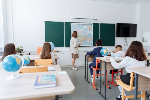 Головна 77 Розроблено програму для вчителів, що викладають українською мовою за межами…