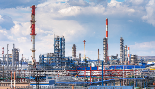 Орський нафтопереробний завод зупинив виробництво після нападу українських безпілотників, повідомляє Reuters