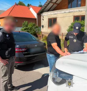 На Закарпатті викрито незаконну рубку лісу: знищено букові насадження
