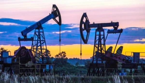 Вартість нафти знижується через переговори між США та Іраном. 2 Вартість нафти знижується через переговори між США та Іраном. 2