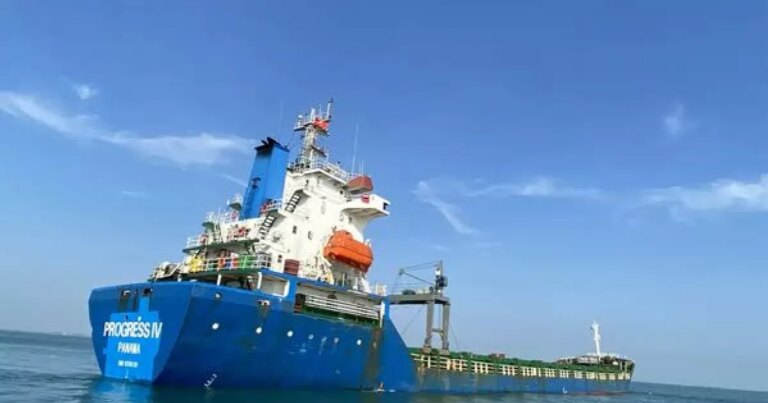 На Чорному морі стався інцидент із торговельним судном, яке зайнялося вогнем, а потім пішло на дно. 20 На Чорному морі стався інцидент із торговельним судном, яке зайнялося вогнем, а потім пішло на дно. 16