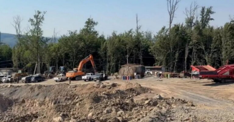 Масштабна схема: на Закарпатті викрито нелегальний видобуток вулканічного туфу 1 Масштабна схема: на Закарпатті викрито нелегальний видобуток вулканічного туфу 1