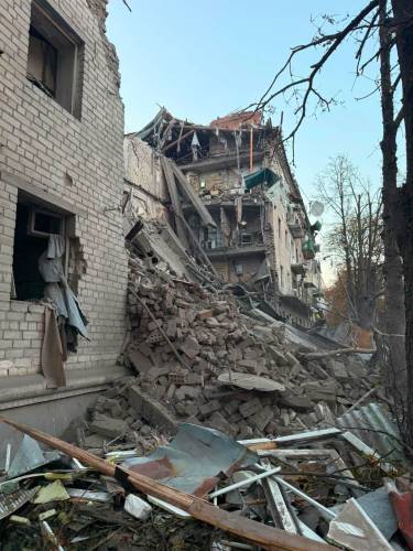 Російський авіаснаряд знищив старовинний «Друкарський двір» у Слов'янську 7 Російський авіаснаряд знищив старовинний «Друкарський двір» у Слов'янську 7