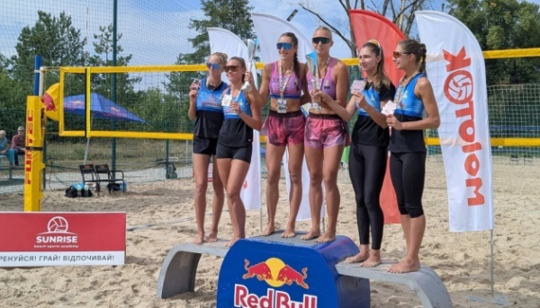 Головна 72 Визначено переможців українського чемпіонату з пляжного волейболу.