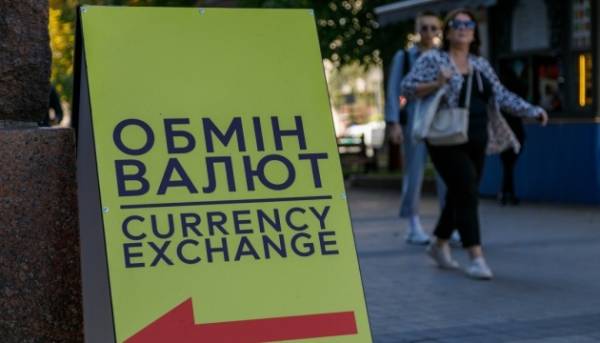 Долар та євро падають: офіційний курс гривні на 5 серпня