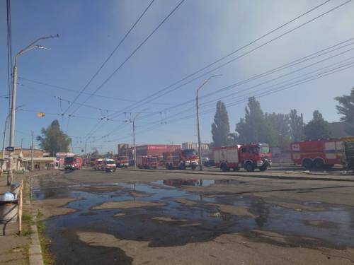 Приблизно всі книжкові ряди на Петрівці були охоплені вогнем 8 Приблизно всі книжкові ряди на Петрівці були охоплені вогнем 8