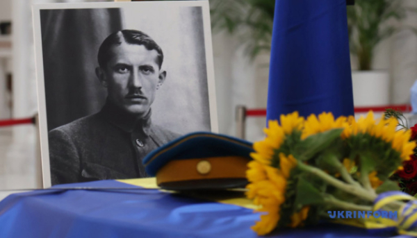 У Києві відбулася панахида на честь Євгена Коновальця.