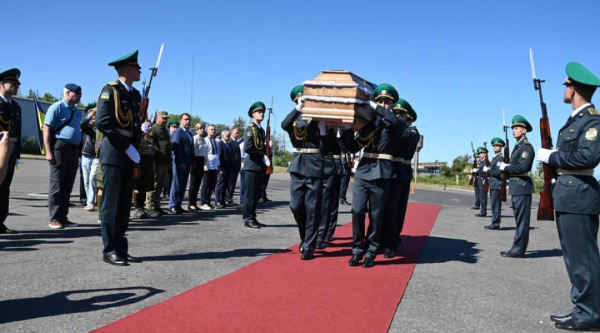 У Києві відбулася панахида на честь Євгена Коновальця. 21