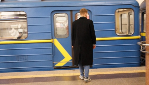 Київська влада пропонує під час повітряних тривог дозволити рух метро через Південний міст на “зеленій” лінії, як повідомив Кличко.