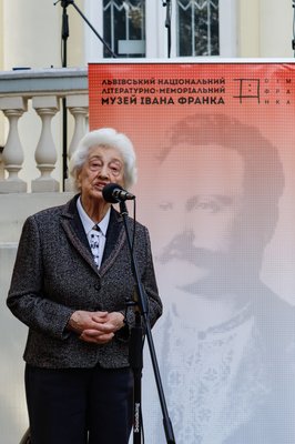 Віра Бонь: "Згадую день, коли вперше ступила на поріг музею Івана Франка" 34 477280263_934243052153428_2140549943536046860_n