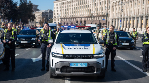 На головній площі країни вшанували пам'ять загиблих оборонців хвилиною тиші 18