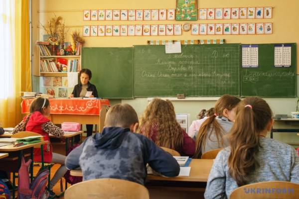 Фінансові новини: підвищення зарплат вчителям та нова допомога від Євросоюзу 8