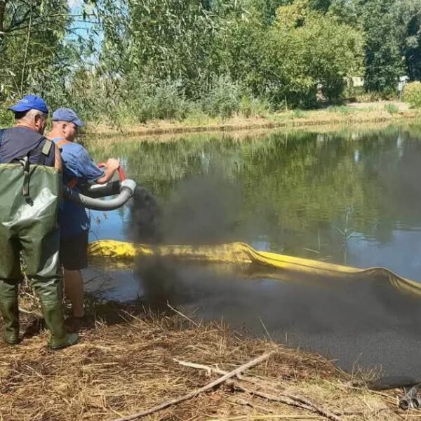 Очищення водойм після обстрілу: обсяг нафтопродуктів на озері Кирилівському зменшився в 33 рази