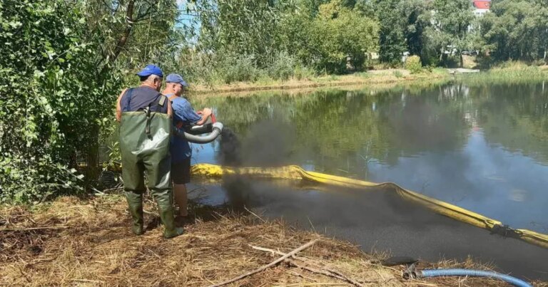 Очищення водойм після обстрілу: обсяг нафтопродуктів на озері Кирилівському зменшився в 33 рази 1