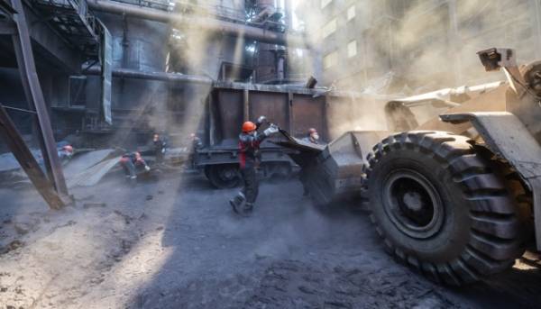 Щойно завершили розчищати уламки – Росія завдала нового удару: на “Запоріжсталі” підраховують збитки.