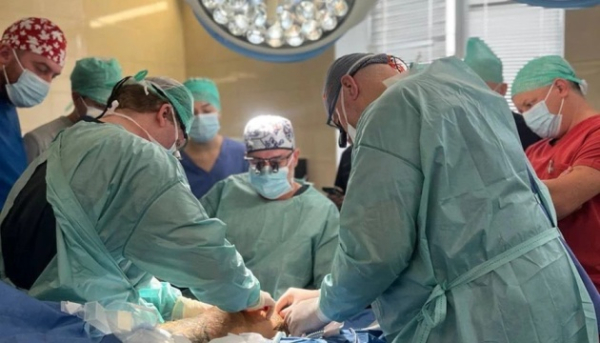 Львівські лікарі за участю італійських колег здійснили виняткові реконструктивні втручання для захисників