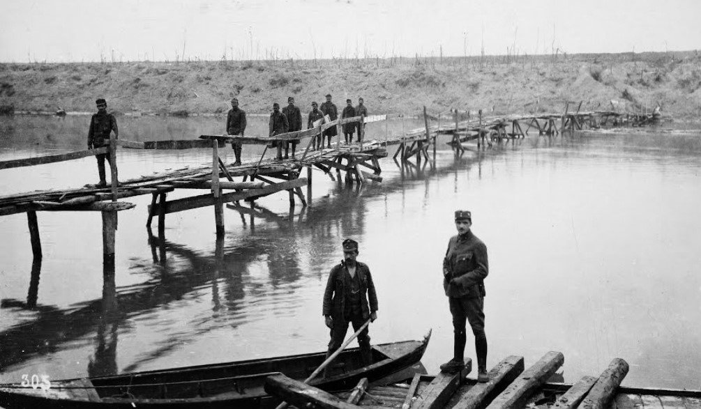 Чуєш, як гримлять гармати? І ти туди їдеш?". Спогади капелана про Велику війну 27 10