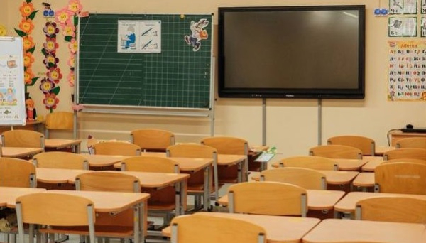 Двадцять п’ять осіб підозрюють у фіктивному працевлаштуванні чоловіків у приватних ліцеях Києва