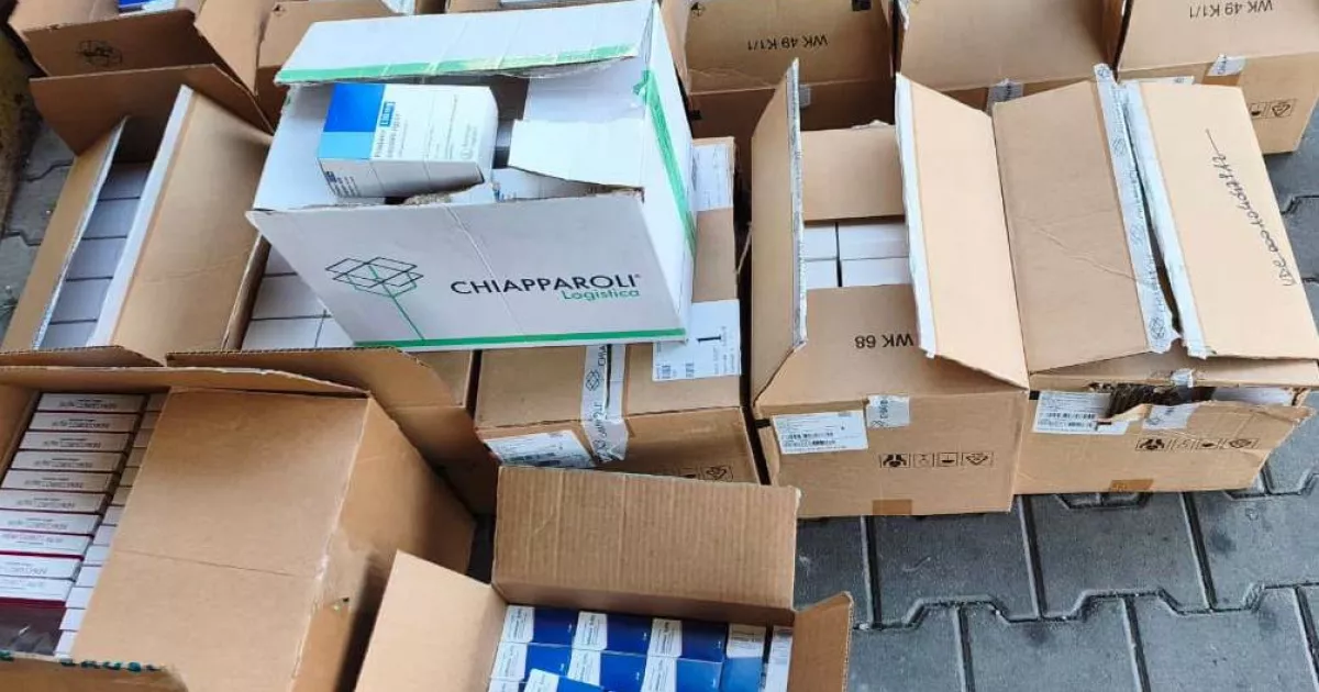 Препарати на 700 тисяч гривень: у вантажівці з гуманітарною допомогою знайшли незадекларовані ліки 11 Фото до статті
