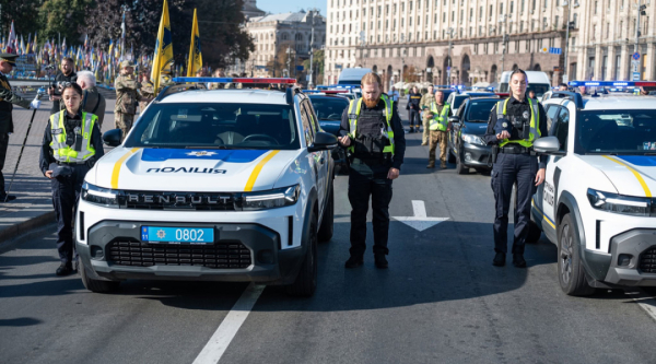 На головній площі країни вшанували пам'ять загиблих оборонців хвилиною тиші 24