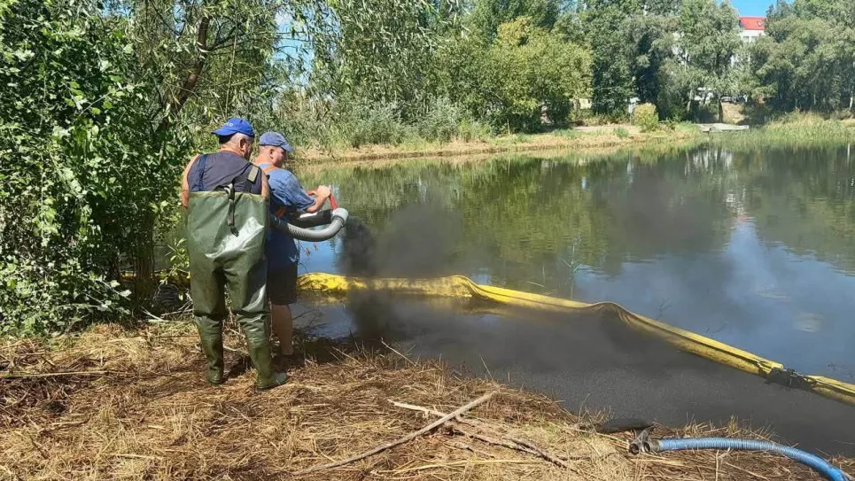 Очищення водойм після обстрілу: обсяг нафтопродуктів на озері Кирилівському зменшився у 33 рази