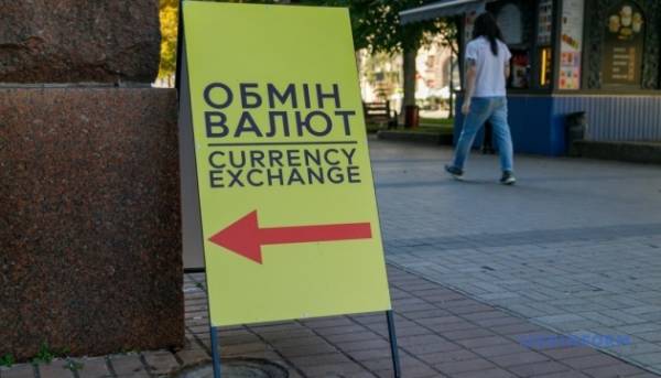 Вартість долара та євро 17 серпня