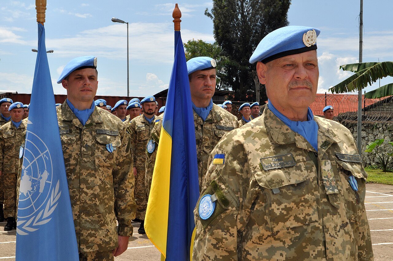 Українські воїни миру: від Балкан до Африки 26 Medal_parade_Ukrainian_aviation_unit._DR_Congo_(26398751024)