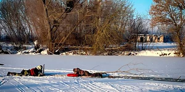 Рятувальники витягли з ополонки рибалку в Лебедівці