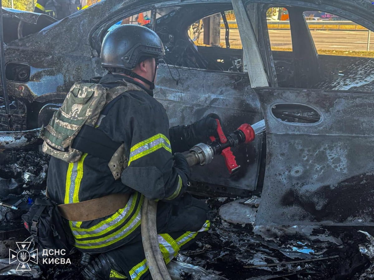 Ворог атакував столичну АЗС дроном: є постраждалі та масштабна пожежа 13 Ворог атакував столичну АЗС дроном: є постраждалі та масштабна пожежа 13